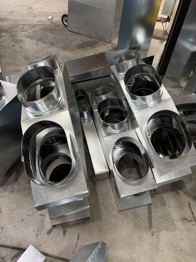Boxes fitted with round spigots