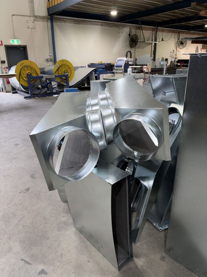 Plenum with round take-offs on the factory floor